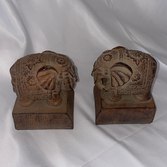 Pier 1 Elephant Resin Bookend Paperweight- SET OF 2 - Picture 3 of 6